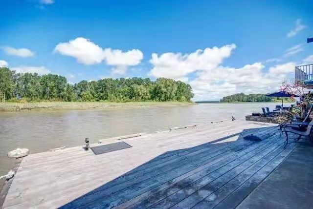 Port Guichon Delta Floating House