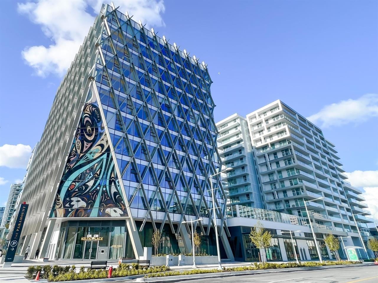 π‘ Richmond Centre Paramount 3bed 2bath 1den Condo on the 9th floor