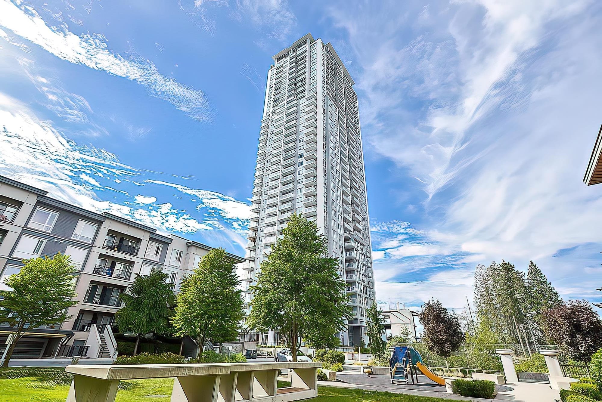 π‘ Surrey Ultra Tower 1 bed 1 bath condo on 23rd floor