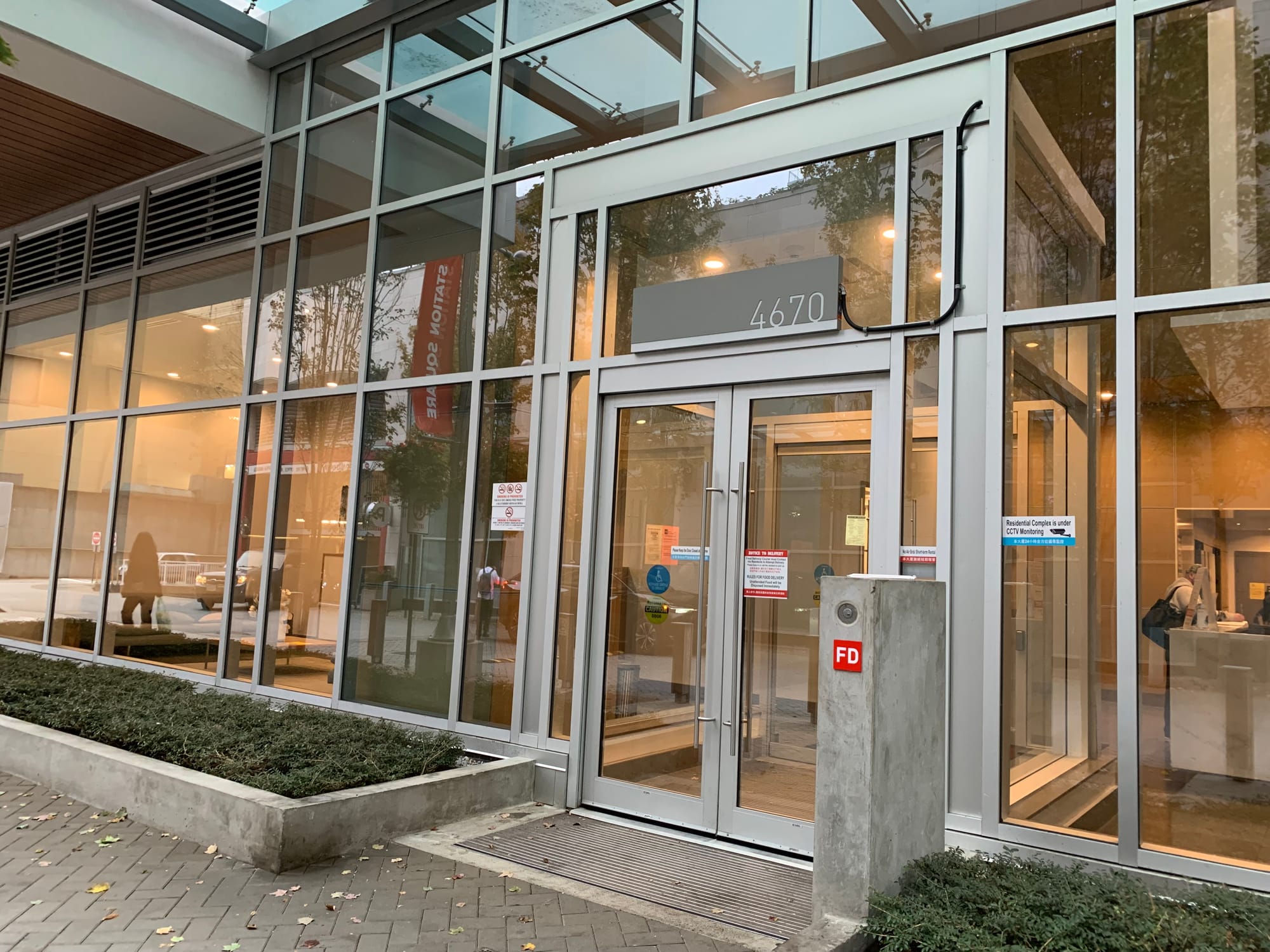 🏡 Burnaby Station Square Tower2 1bed 1bath Luxury Condo on 39th fl
