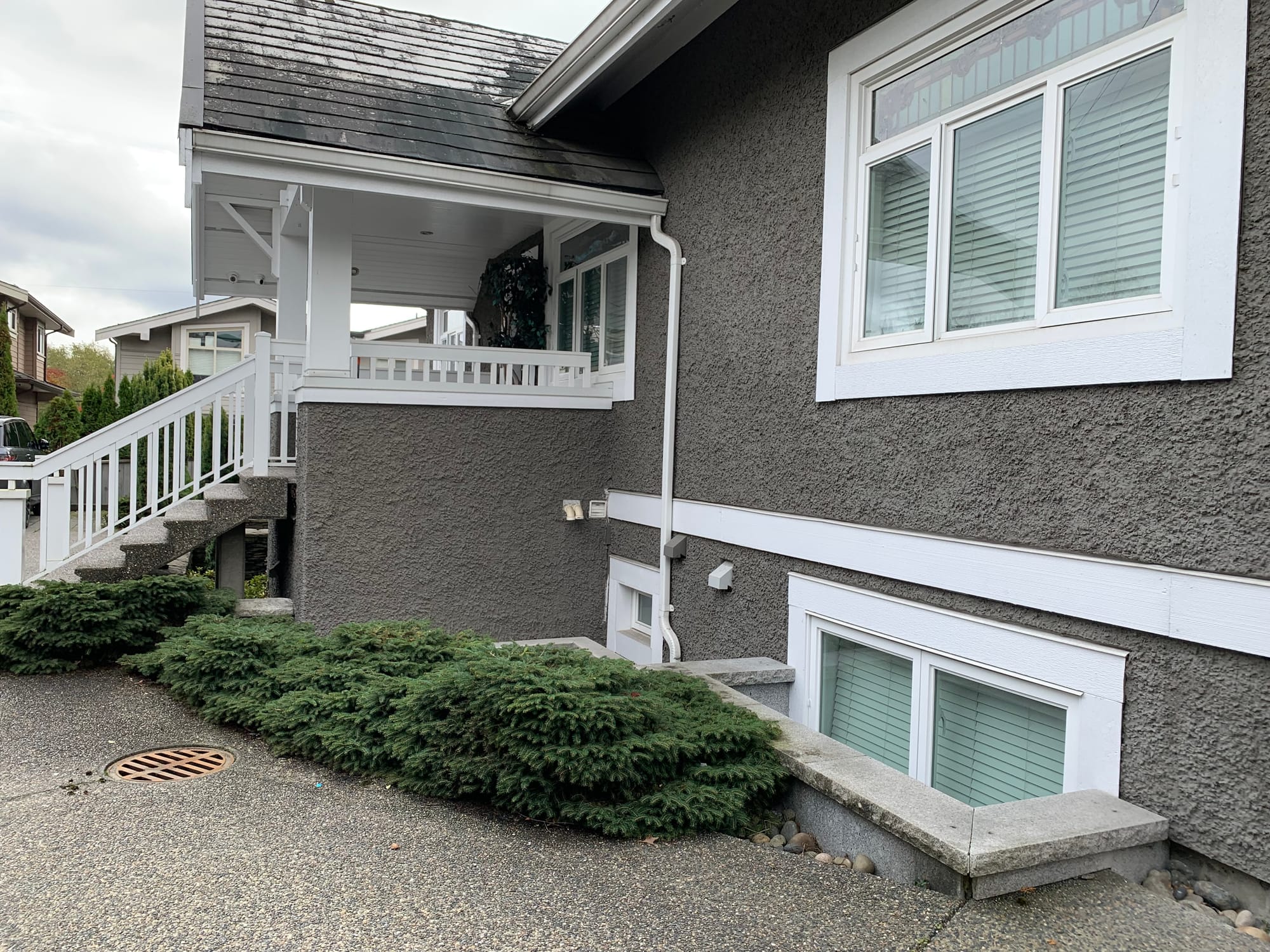 🏡 Burnaby Kingsway by 16th Ave 3bed 1bath Unit in a beautiful House