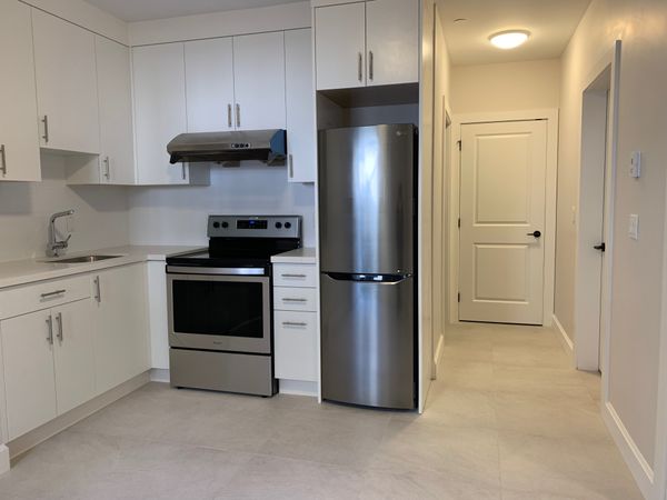 🏡 Vancouver Basement W 10th Ave by Macdonald St 2 bed 1 bath