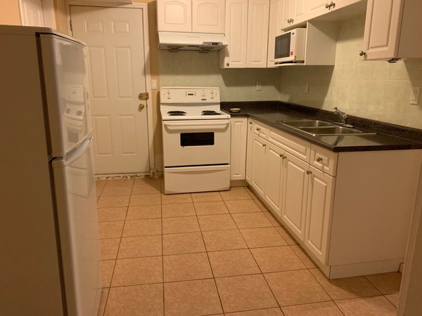 Richmond No 3 Rd by Rosewell Ave 2 bed 2 bath House Lower level