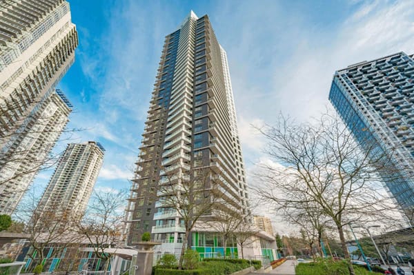 🏡 Surrey Park Boulevard 1 bed 1 bath on 12th floor