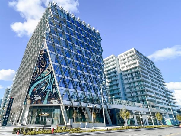 🏡 Richmond Centre Paramount 3bed 2bath 1den Condo on the 9th floor