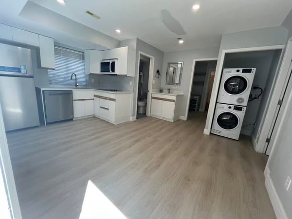 🏡 Coquitlam Beautiful House Ground Level 2bed 1bath unit for rent