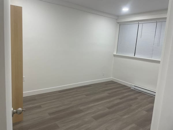 🏡 Burnaby MacPherson Ave by Beresford St 4bed 3bath Upper Floor Unit